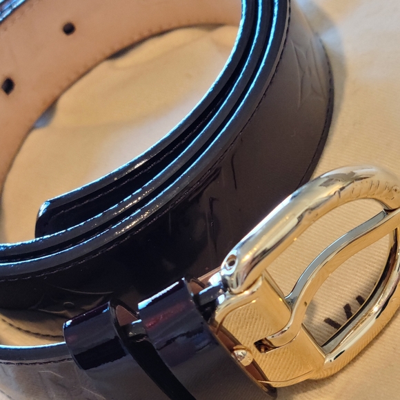 Classic LV (Louis Vuitton) burgundy belt - Picture 5 of 10